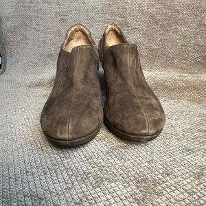 Clark’s Shoe Women’s Brown Suede Dressy Ankle Boots size 10 EUC